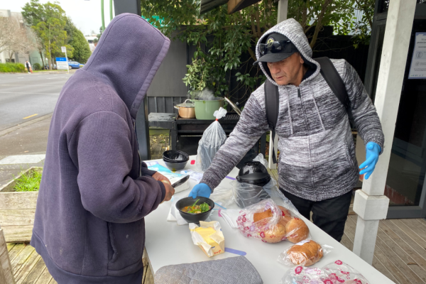 Lee Peri, Lifewise Housing First Peer Support Worker, serving one of our street whanau some fresh and warm boil-up after getting their vaccine.